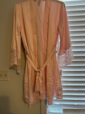 Lace-Trim Satin Wrap Robe in Peach